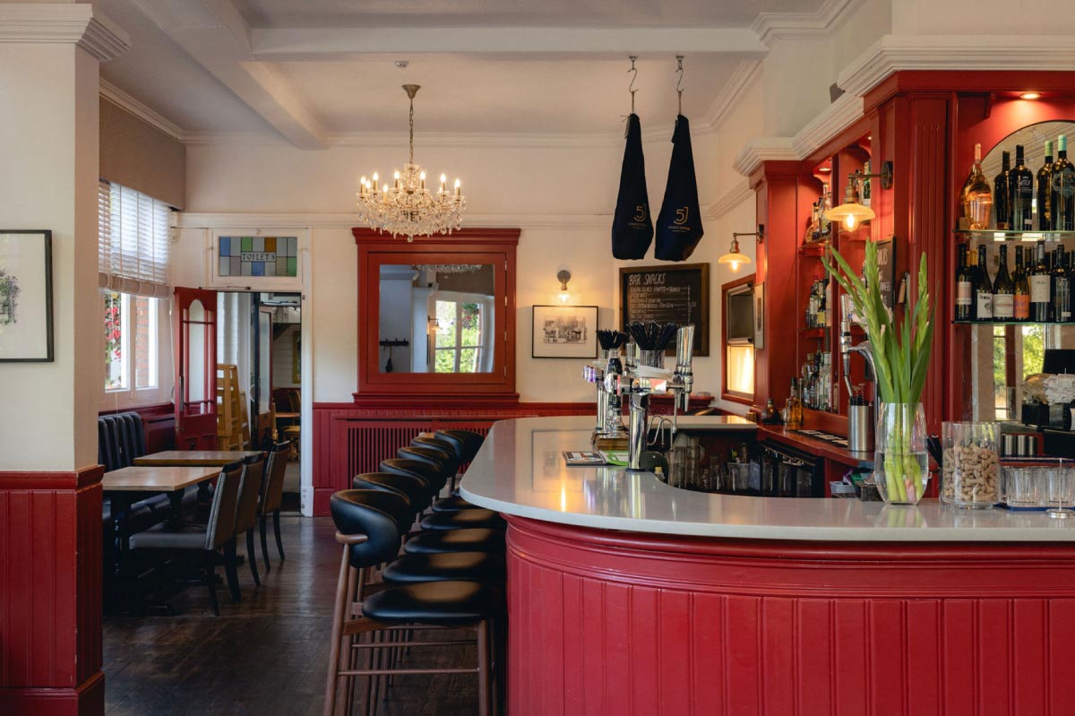 Swan inn pub esher surrey local bar
