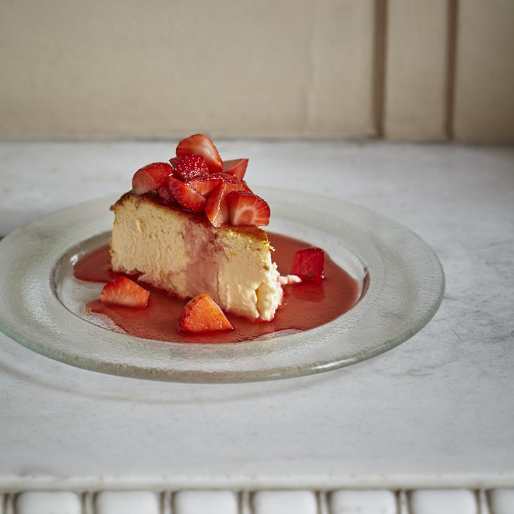 07.13.21_Jose_RA_Food_StrawberryCheesecake_FOCUS_197.jpg